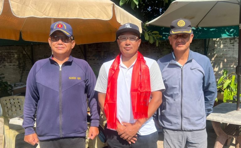 रोहितले दार्जिलिङमा टेनिस खेल्ने