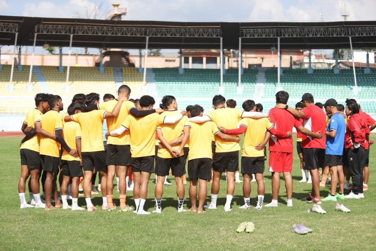 नेपाली फुटबल टिमले थाल्यो प्रशिक्षण (तस्वीरहरू)