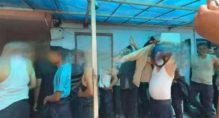 प्रहरी वृत्त बानेश्वरको भवन  र सवारी तोडफोड गर्ने युवक पक्राउ