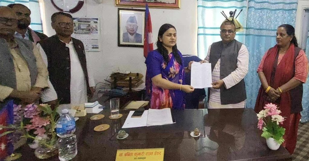 प्रदेशसभा बैठक बोलाउन सांसदहरूले उपसभामुखलाई बुझाए ज्ञापन