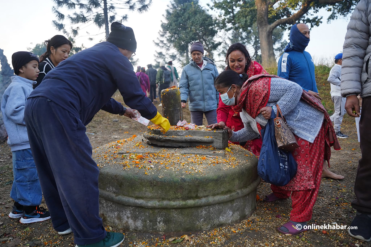 पितृका नाममा पशुपति क्षेत्रमा छरियो शतबीज (तस्वीरहरु)
