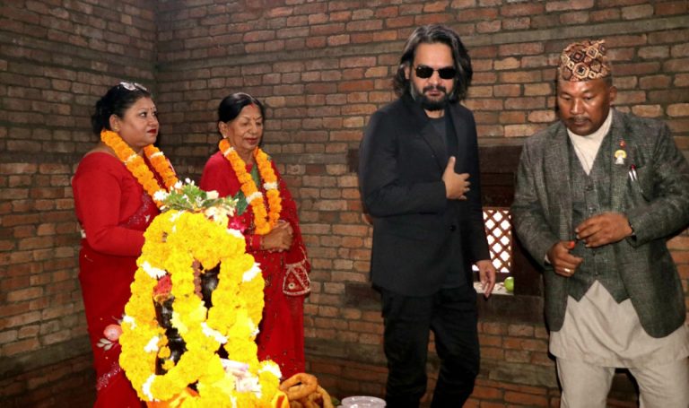 जेनजी आन्दोलनपछि पहिलोपटक सार्वजनिक कार्यक्रममा बालेन, मन्दिर उदघाटनमा देखिए (तस्वीरहरु)