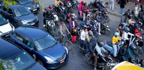 एमाले प्रदर्शन : भृकुटीमण्डप क्षेत्रमा सवारी अस्तव्यस्त (तस्वीरहरू)