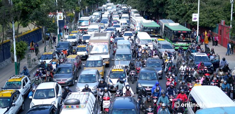 एमालेको प्रदर्शन : भृकुटीमण्डप हुँदै चल्ने सवारी साधन डाइभर्सन