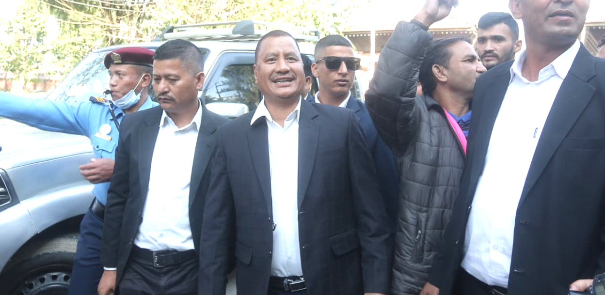 दल दर्ताका लागि सनाखत गर्न विप्लवसहितका नेताहरू निर्वाचन आयोगमा