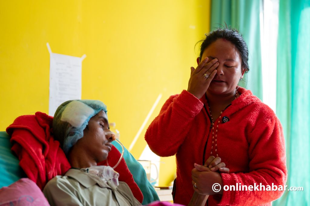 दुई महिनादेखि कोमामा दौलत, परिवारको थाप्लोमा ७ लाख ऋण