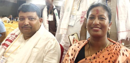 मालिस गराउने अध्यक्षको दाबी- राजीनामा दिएकै छैन, उपाध्यक्ष भन्छिन्- स्वीकृत भइसक्यो