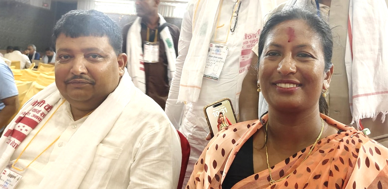 मालिस गराउने अध्यक्षको दाबी- राजीनामा दिएकै छैन, उपाध्यक्ष भन्छिन्- स्वीकृत भइसक्यो