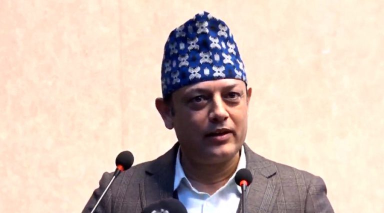 सडकमा आउन बाध्य नपारियोस् : डीपी अर्याल