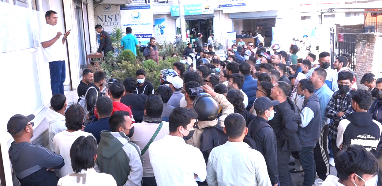 कोरिया पठाउन ढिलाइ भएको भन्दै ईपीएस शाखामा आन्दोलन