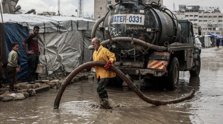 गाजामा भारी वर्षापछि विस्थापित परिवार प्रभावित, संयुक्त राष्ट्रको उद्धार प्रयास जारी