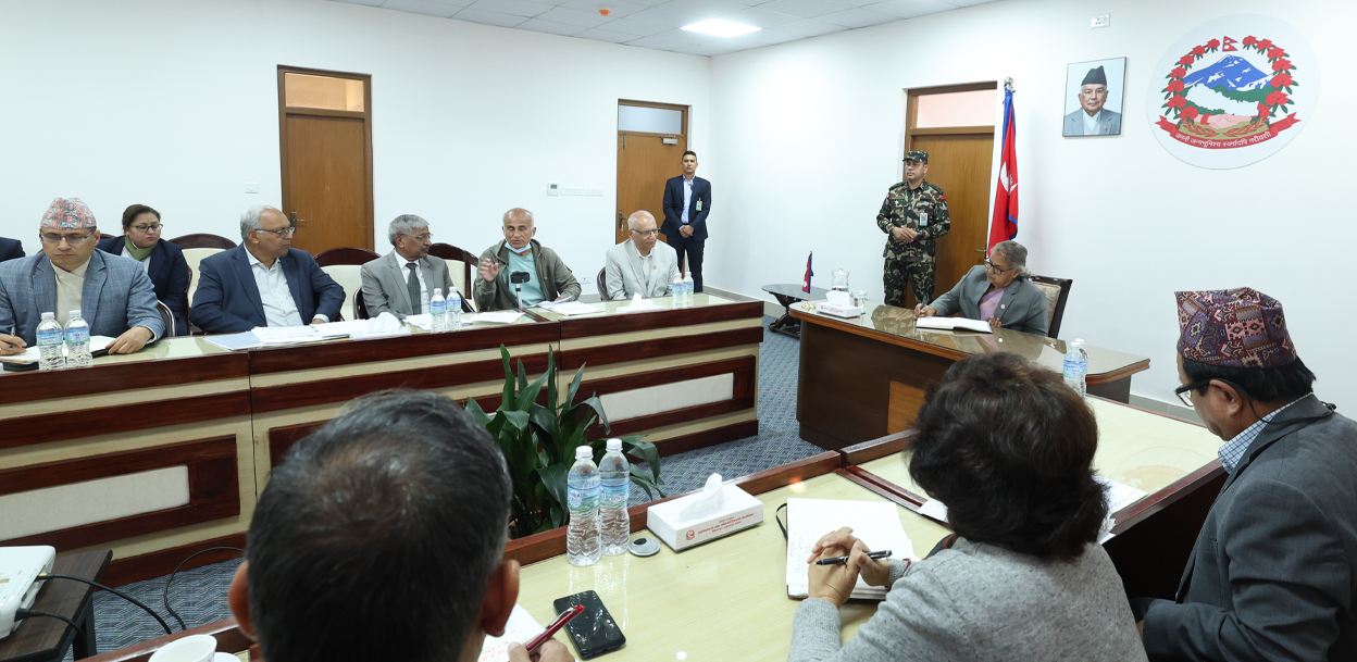 प्रधानमन्त्रीलाई डा. केसीको ज्ञापन- स्वार्थ समूहको चलखेलबाट भएका निर्णय उल्टाइयोस्