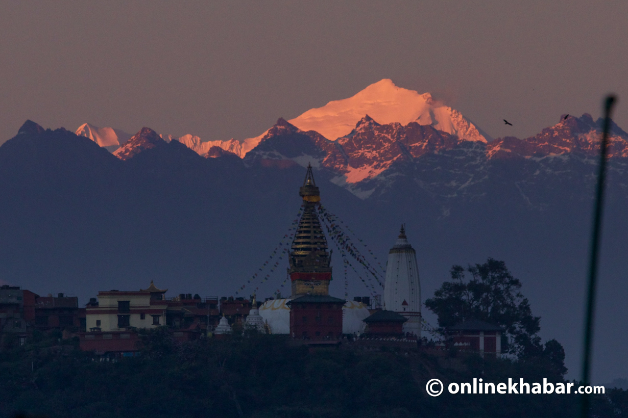 काठमाडौंबाट देखिने खुलेको हिमाल (तस्वीरहरू)