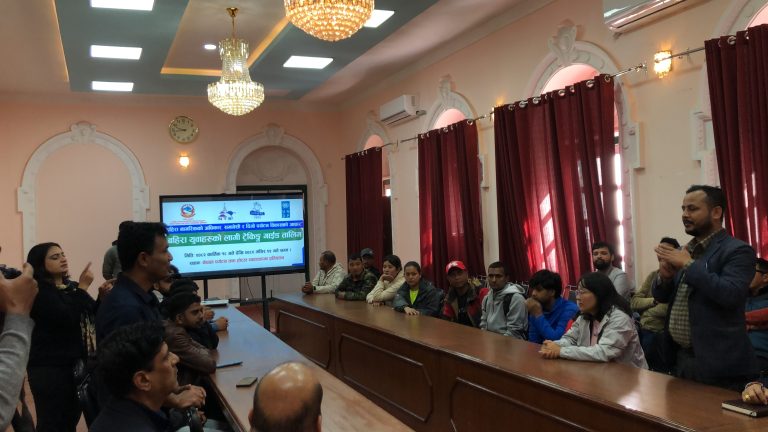 पहिलो पटक श्रवण क्षमता कम भएका व्यक्तिलाई ट्रेकिङ गाइड तालिम