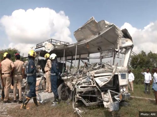 भारतको तेलंगनामा बस र ट्रक ठोक्किंदा २० जनाको मृत्यु