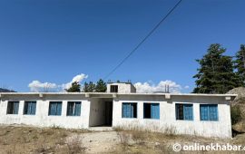 स्थानीयको विरोधले ४ वर्षदेखि अलपत्र छ जुकोटमा बनेको नयाँ विद्यालय भवन