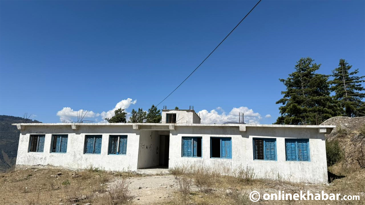 स्थानीयको विरोधले ४ वर्षदेखि अलपत्र छ जुकोटमा बनेको नयाँ विद्यालय भवन