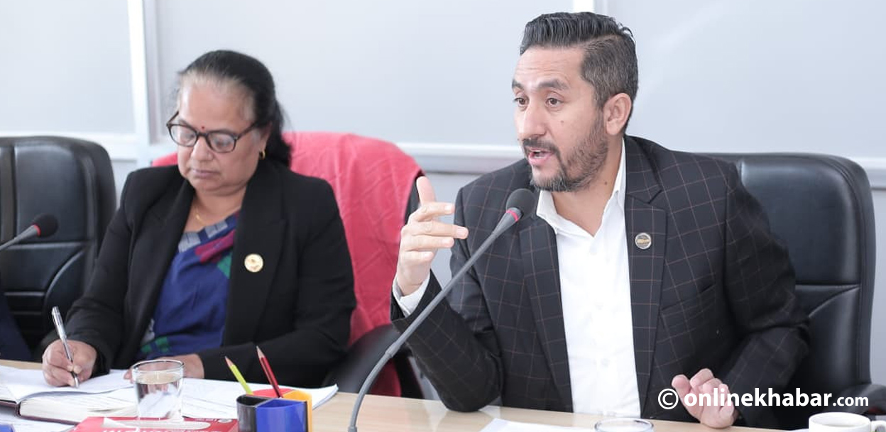 समयमा चुनाव हुन नसके धेरै जोखिम छन् : सञ्चारमन्त्री खरेल