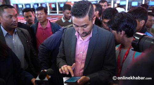 सञ्चारमन्त्रीले चलाए बसपार्कमा राखिएको फ्रि-वाईफाई (तस्वीरहरू)