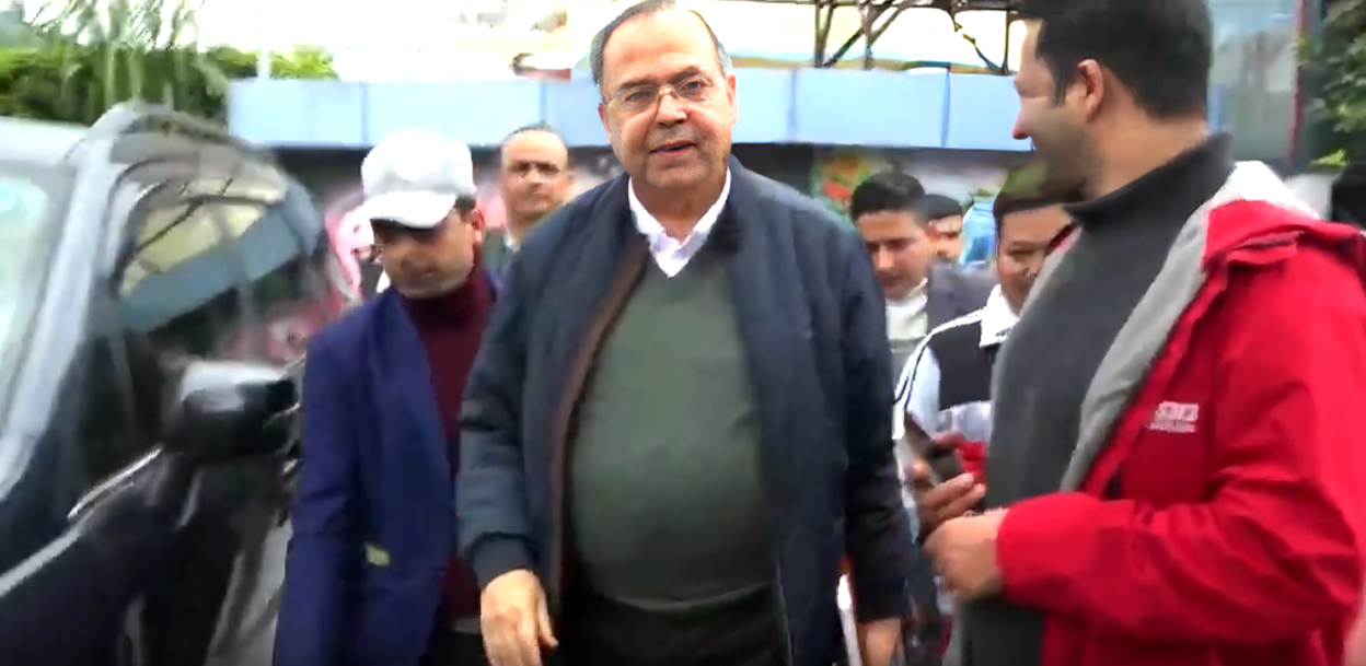 ओलीलाई झलनाथले भने- हामी वनमा होइन, घरमै छौं