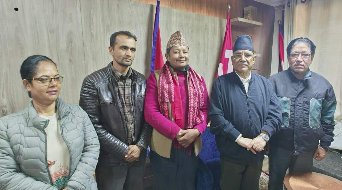 एमाले रुकुमपूर्वका प्रतिनिधि सभाका उम्मेदवार कैलाश मल्ल नेपाली कम्युनिस्ट पार्टीमा प्रवेश