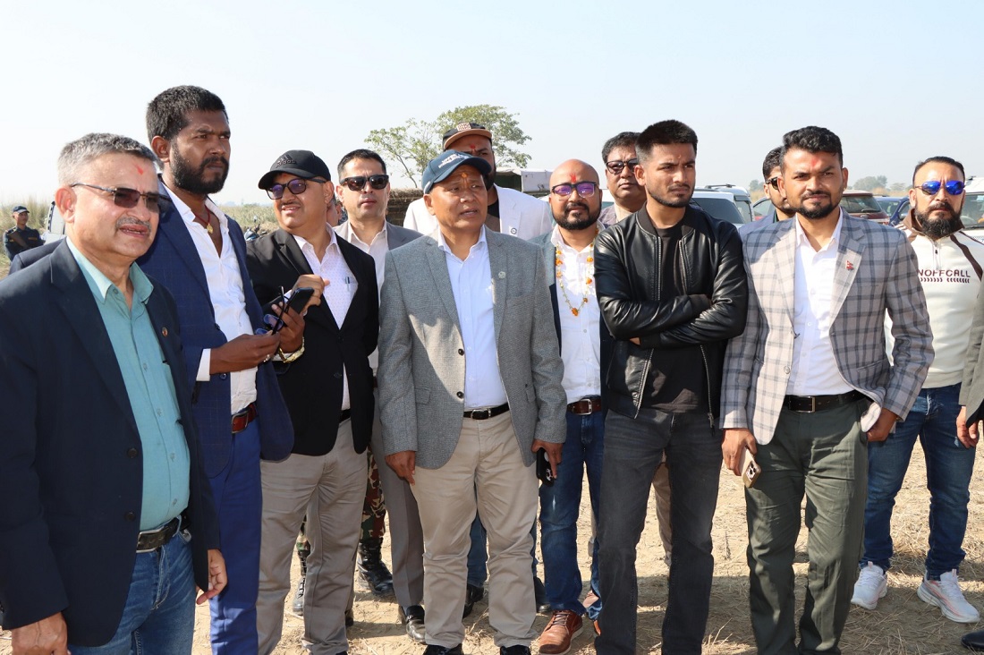 समस्याग्रस्त कमला नदी पुल निरीक्षणमा पुगे भौतिक मन्त्री