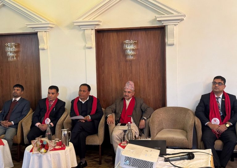 निर्माण व्यवसायीले काम र कर्मचारीले समयमै निर्णय नगर्दा राज्यलाई घाटा : मन्त्री घिसिङ