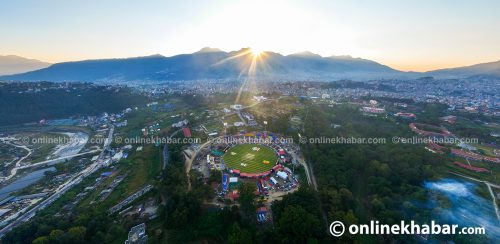 गोधूलि साँझमा एनपीएलले उज्यालिएको कीर्तिपुर (तस्वीरहरू)