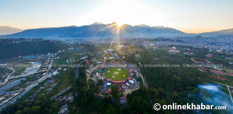 गोधुली साँझमा एनपीएलले उज्यालिएको कीर्तिपुर (तस्वीरहरू)