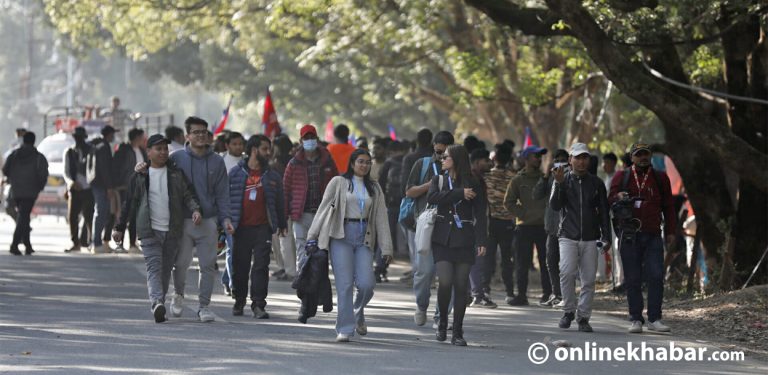 कीर्तिपुरमा एनपीएलको रौनक, मैदानमा भरिँदै दर्शक (तस्वीरहरू)