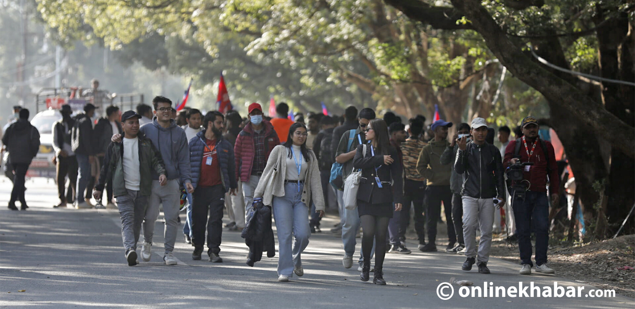कीर्तिपुरमा एनपीएलको रौनक, मैदानमा भरिँदै दर्शक (तस्वीरहरू)
