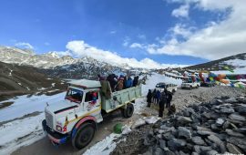 हिउँ पन्छाउँदै विकास माग्न सिमकोट आइपुगे हिमालपारिका बासिन्दा