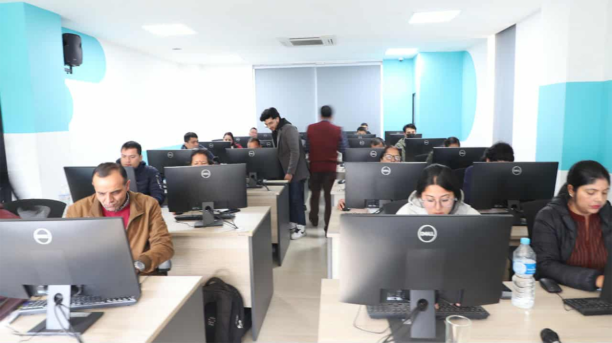 शिक्षकहरूलाई एआई टुल्स सिकाउँदै नास्ट