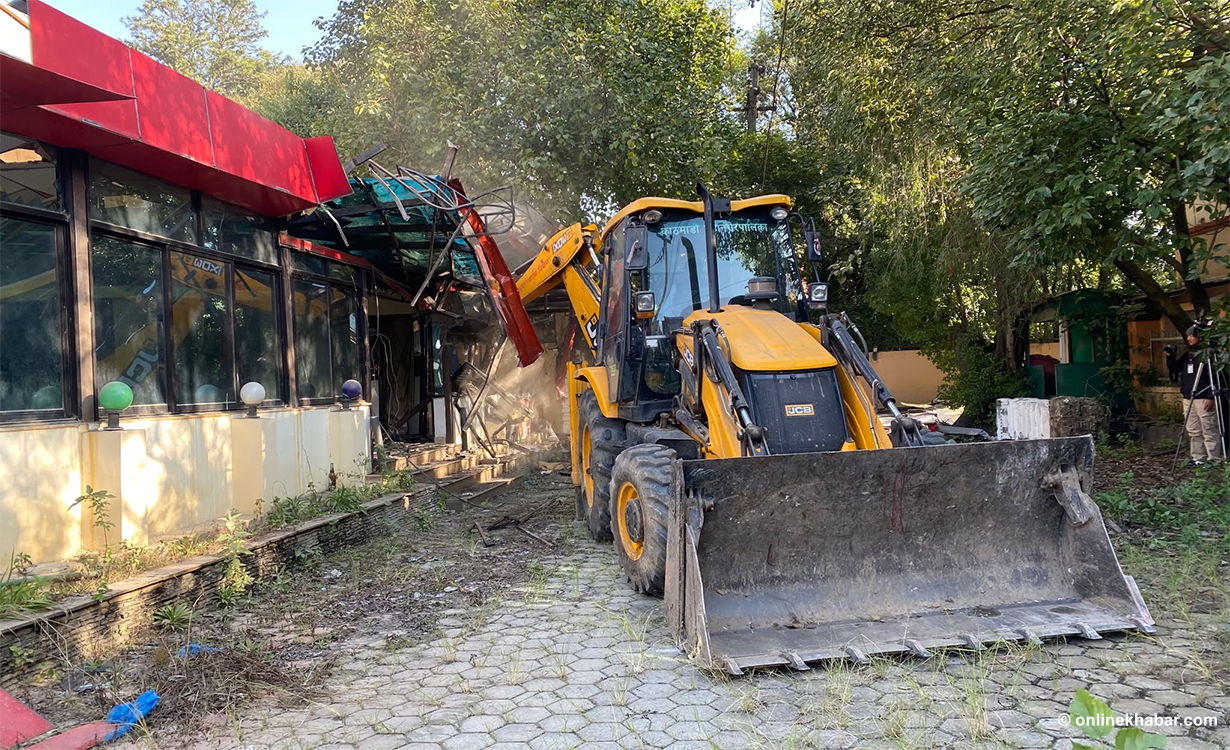 दीपक खड्काले स्काउटको जग्गामा बनाएका संरचनामा महानगरले चलायो डोजर