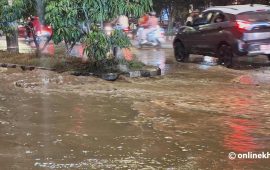 बानेश्वर सडकमा फुट्यो खानेपानीको पाइप (तस्वीरहरू)