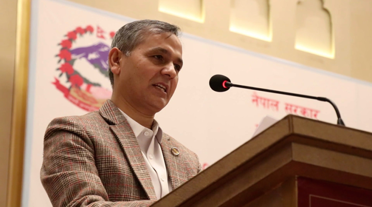 गृहमन्त्रीको ओली लक्षित टिप्पणी : सार्वजानिक खपतका लागि निर्वाचन हुँदैन भन्नेलाई सरकारले कामबाट जवाफ दिन्छ