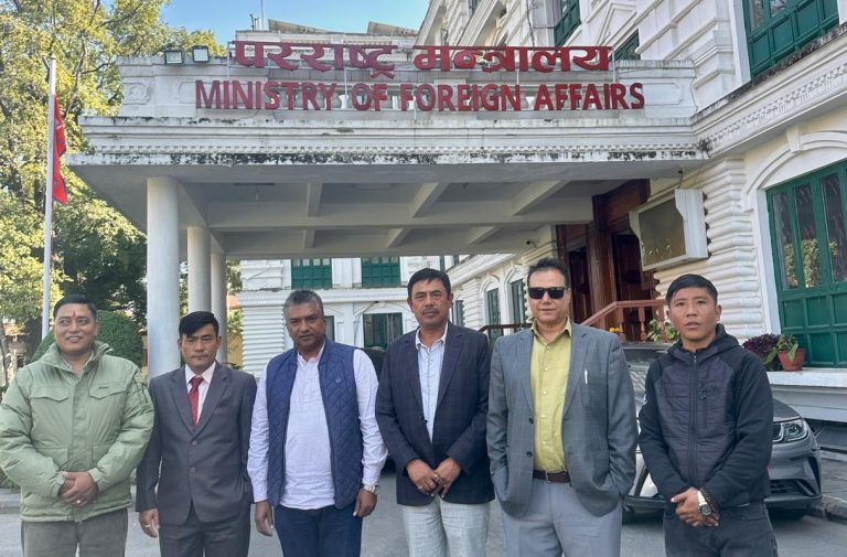 चीनमा रोकिएका कन्टेनर छिटो नेपाल ल्याउने वातावरण बनाउन ट्रक व्यवसायीको माग