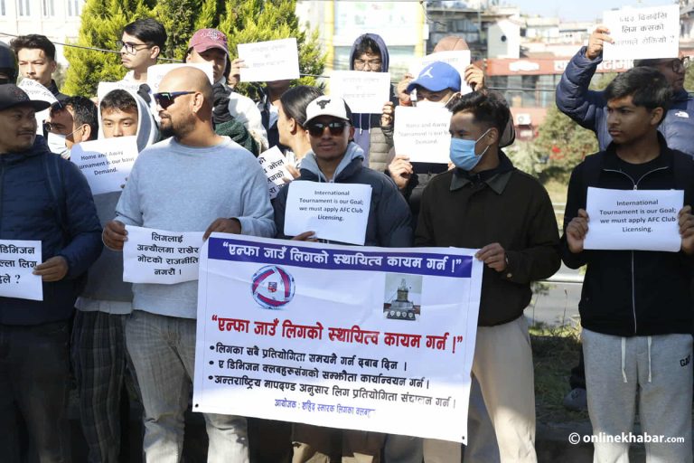 एन्फा गेट अगाडि ए डिभिजन क्लबको धर्ना (तस्वीरहरु)