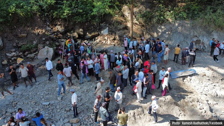 राजदुवालीमा रमिता छ