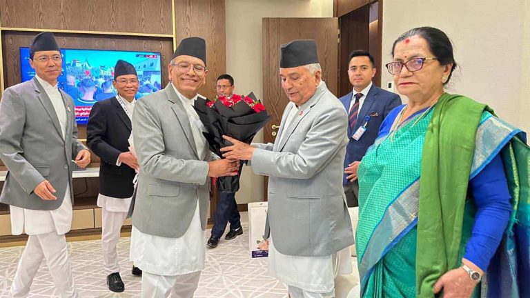 दोहा आइपुगे राष्ट्रपति पौडेल