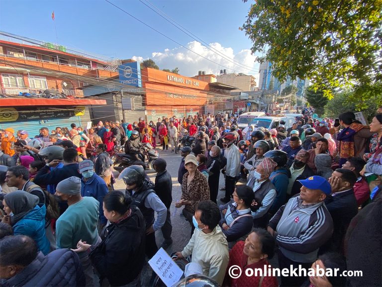 काठमाडौं‌मा सहकारी पीडितको प्रदर्शन (तस्वीरहरू)