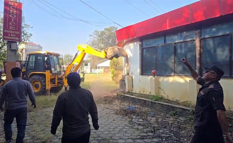 दीपक खड्काले स्काउटको जग्गामा बनाएका संरचनामा महानगरले चलायो डोजर
