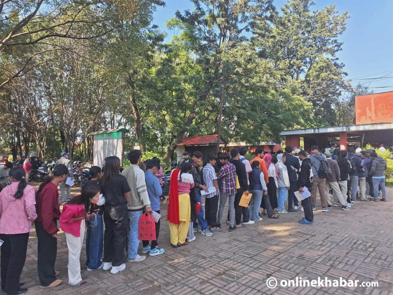 एसईईको ग्रेडसिट बनाउन सानोठिमीमा किन लाग्यो भिड ?