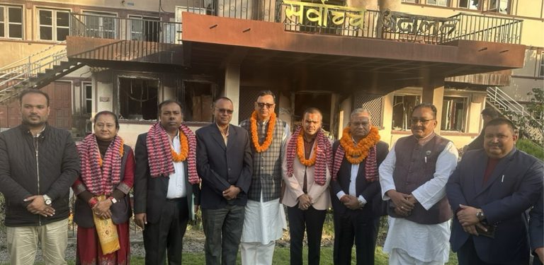 मधेशका पाँच सांसदलाई तत्काल पदमुक्त नगर्न सर्वोच्चको आदेश