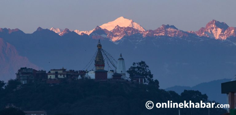 काठमाडौंबाट देखिने खुलेको हिमाल (तस्वीरहरू)