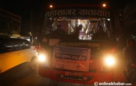 नि:शुल्क बसमा सरर एनपीएलका दर्शक (तस्वीरहरू)