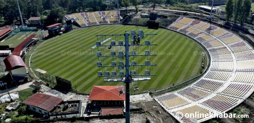 त्रिवि क्रिकेट रंगशालामा यसरी जोडिँदैछ फ्लडलाइट (तस्वीरहरू)