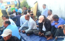 चार महिनादेखि शिक्षकले पाएनन् तलब, विद्यालय बन्द गरेर धर्नामा