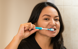 दाँत माझ्ने ब्रसमा हुन्छन् करोडौं ब्याक्टेरिया, कसरी रहन सकिन्छ सुरक्षित ?