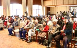 प्रतिनिधिसभा पुनर्स्थापना माग्दै एमालेका निवर्तमान सांसदहरूले थाले हस्ताक्षर अभियान